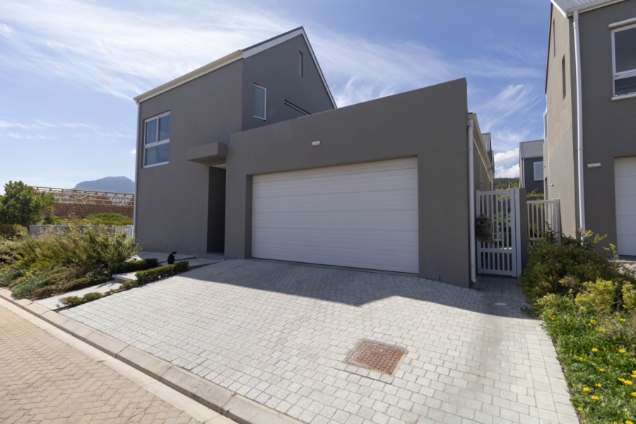 3 Bedroom Property for Sale in Somerset Lakes Western Cape